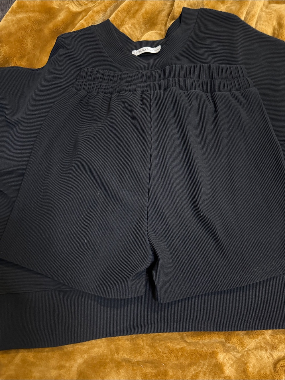 Zenana Outfitters Black Ribbed Crewneck Short Set - Picture 5 of 5